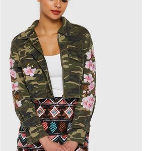 Embroidered camo cropped jacket from shein